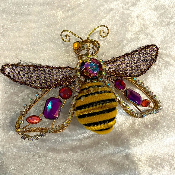 6 assorted butterfly and bee decors with clips - Picture 4 of 4